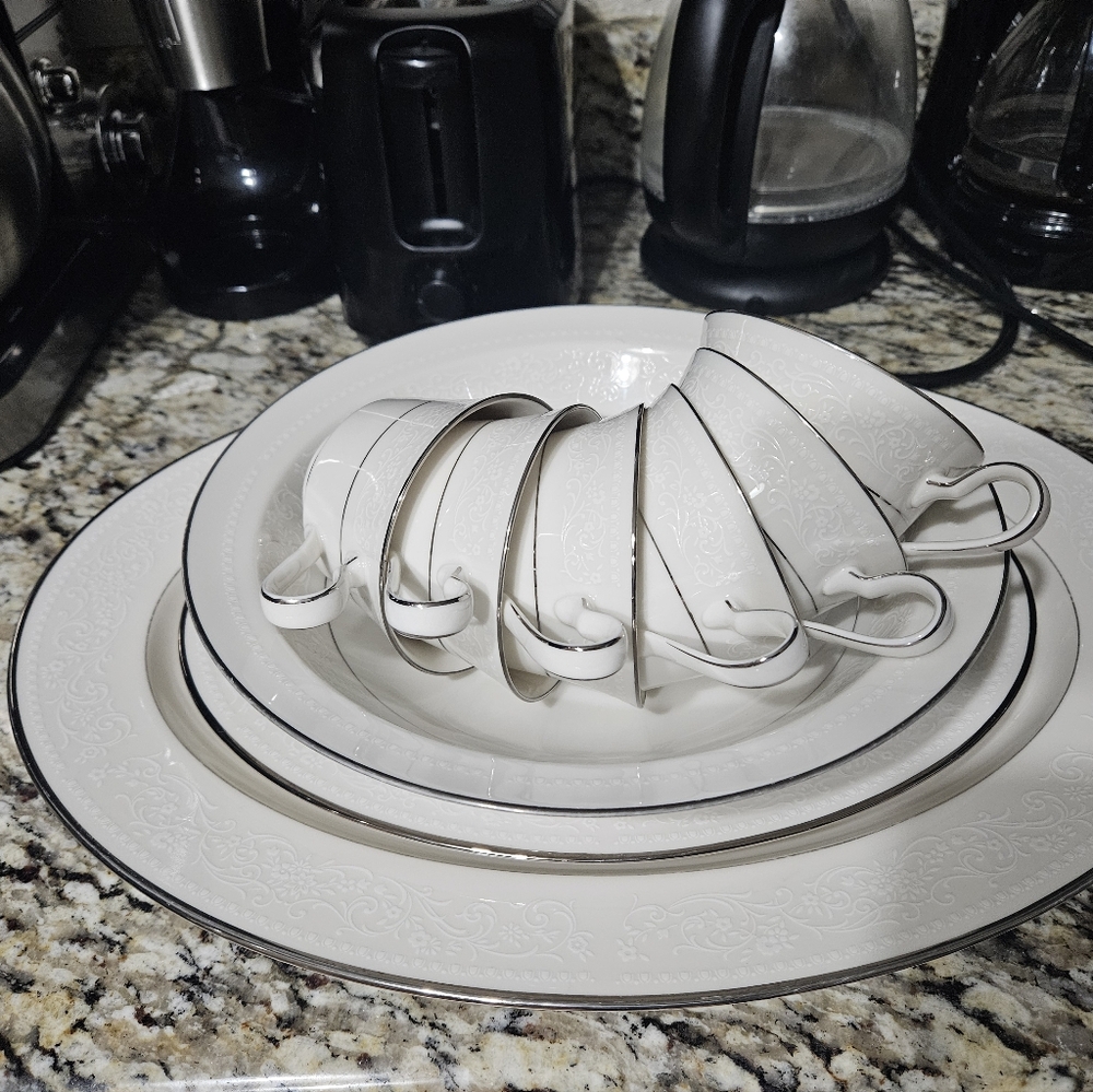 Noritake dinnerware - Picture 2 of 9
